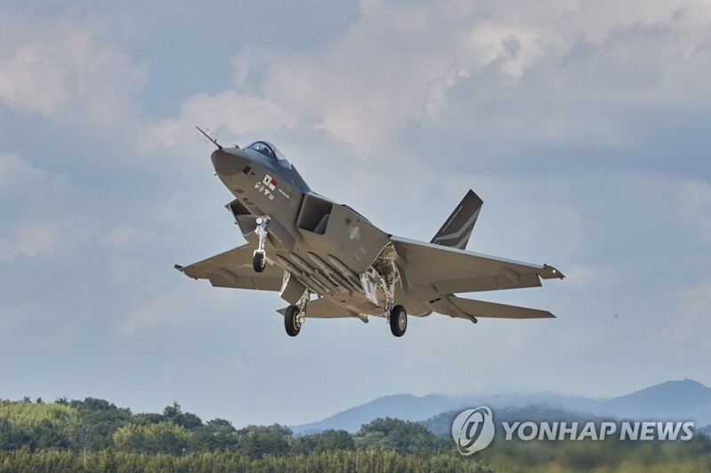 S. Korea's homegrown KF-21 fighter succeeds in 2nd flight test