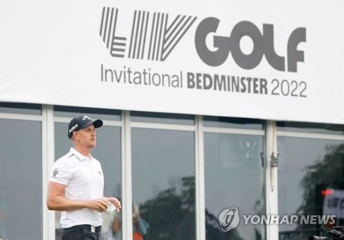 '라이더컵 단장서 해임' 스텐손, LIV 골프 3차대회 1R 공동 선두