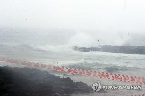Typhoon Trases approaches Jeju