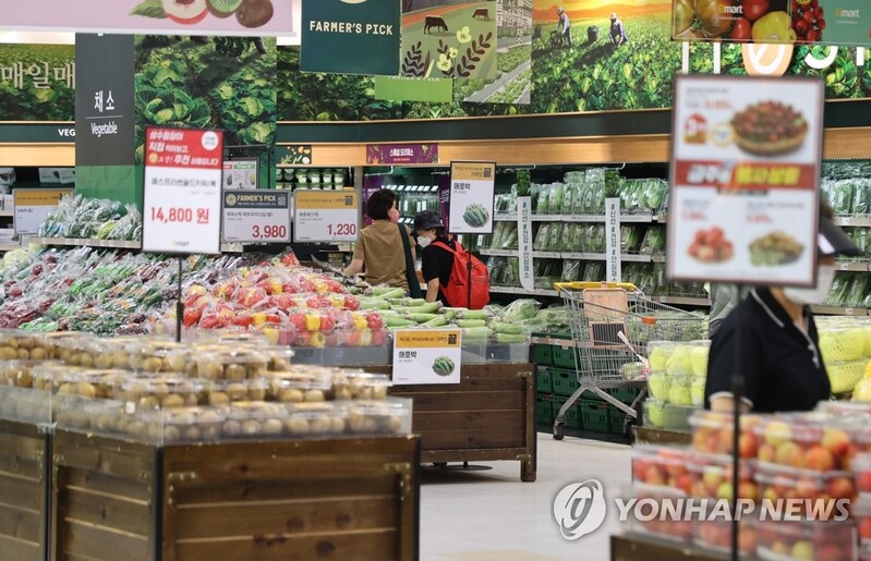 (LEAD) S. Korea's inflation at near 24-year high in July on high energy, food prices