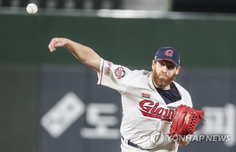 Ex-KBO strikeout king Dan Straily rejoins Lotte Giants