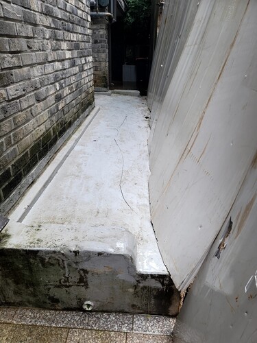 Residential building evacuated after cracks found