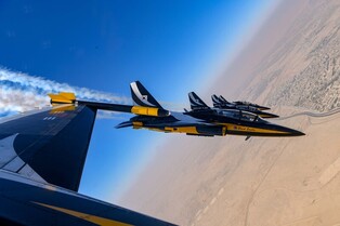 [Moment to Focus] Flights of South Korean aerobatic flight team over Egyptian pyramids