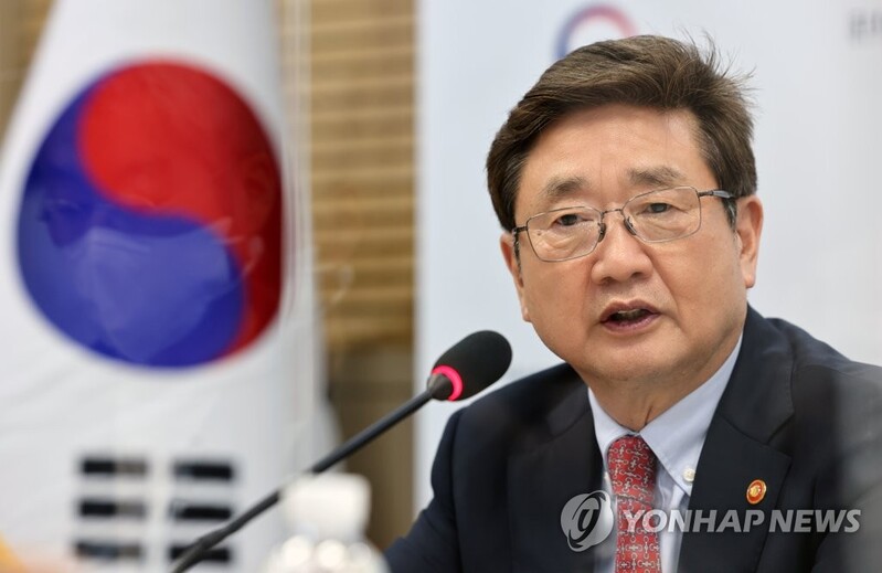 문체부 장관, 공연예술인 만나 지원 방안 논의