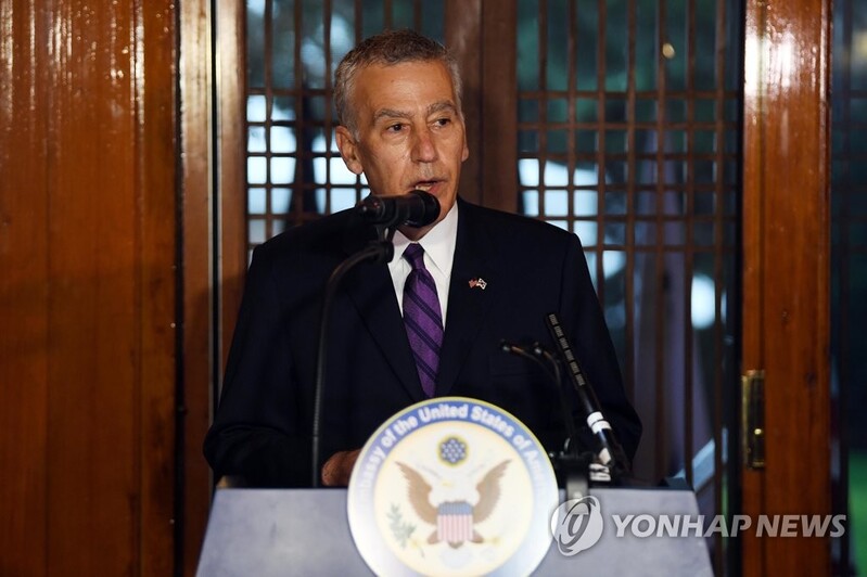 Unification minister meets with new U.S. ambassador