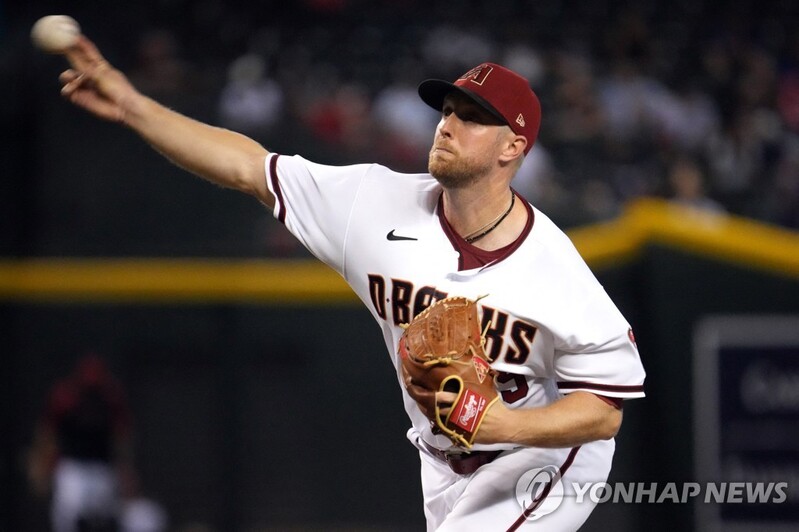 켈리 10승·레일리 15홀드…MLB 맹활약하는 역수출 선수들