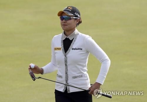전인지, AIG 여자오픈 3R 공동 2위…선두 부하이와 5타 차