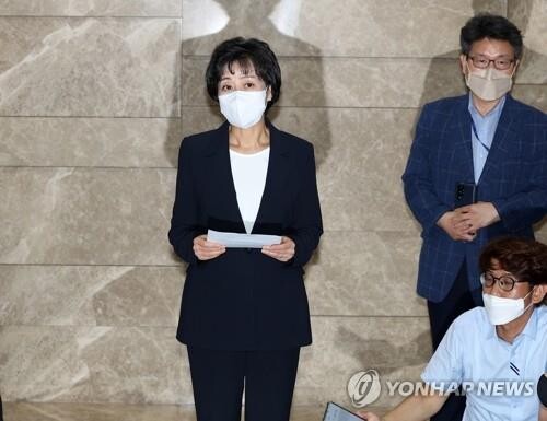 (2nd LD) Education minister offers to resign amid criticism of proposal to lower school entry age