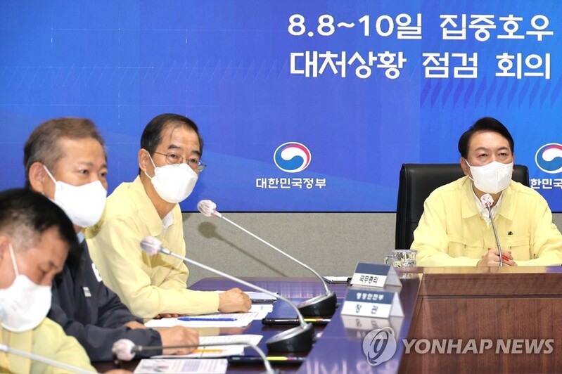(2nd LD) Yoon apologizes to nation after heavy rains trigger massive flooding