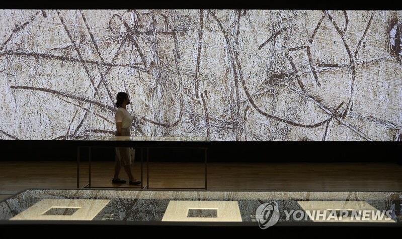 물고기와 아이, 새…담배 은박지에 담긴 이중섭의 순수 세계