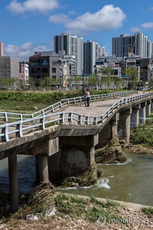 (2nd LD) Recovery gets under way after record rainfall