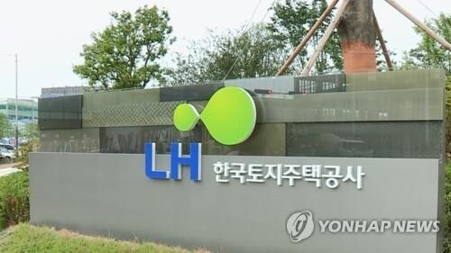 Chief of state housing developer offers to resign