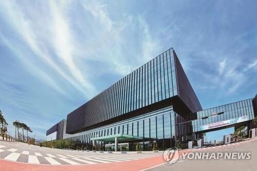 Samsung Biologics tentatively agrees to work with AstraZeneca on contract manufacturing