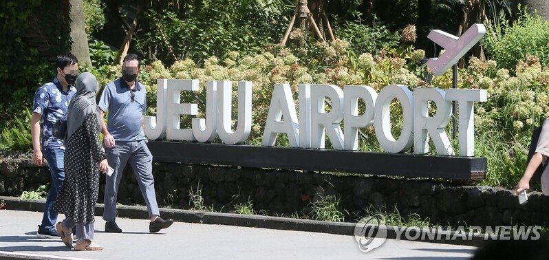 제주로 단체 입국한 태국인 437명 중 76명 연락 두절