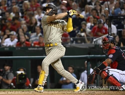 김하성, 10경기 만에 멀티히트…연속 5경기 안타·4경기 2루타