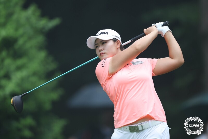 조은혜, KLPGA 투어 MBN 여자오픈 이틀 연속 선두…이소영 2위