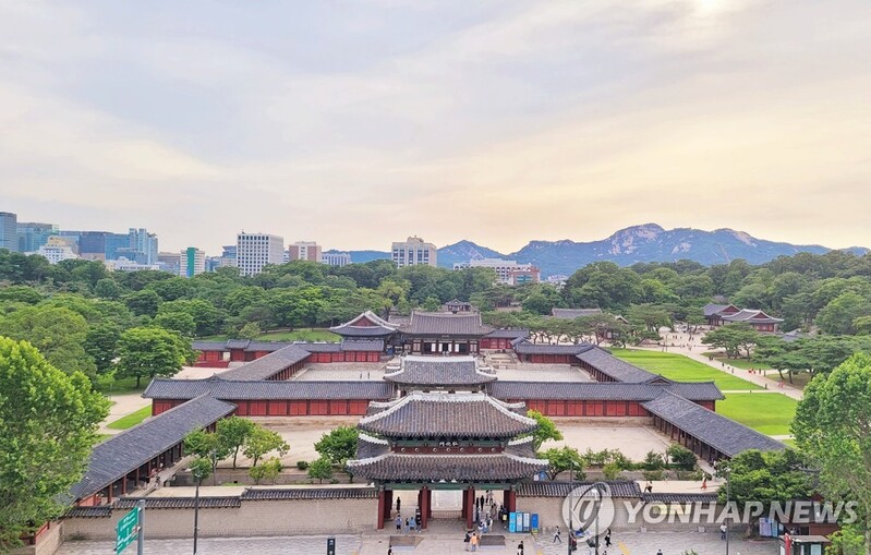 4대 궁궐 소규모 웨딩촬영, 내달부터 허가 없이 가능