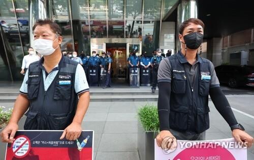 Unionized truckers occupy liquor company headquarters over wage and other disputes