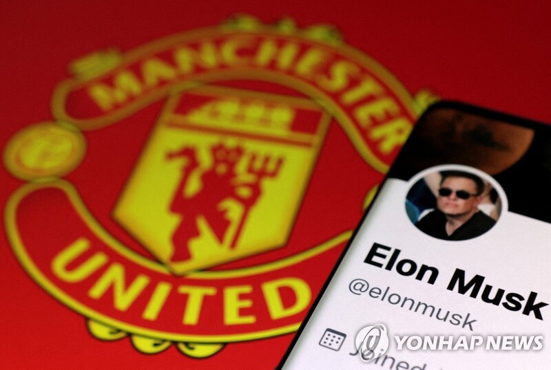 머스크 농담에 자극?…"맨유 구단주 가문, 지분 일부 매각 검토"