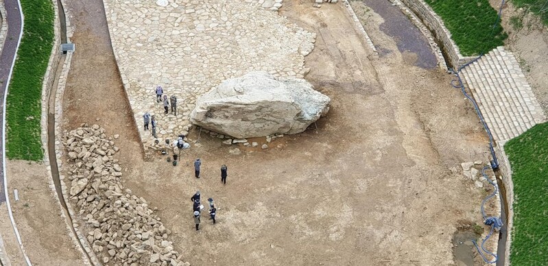 문화재청, 세계 최대 고인돌 훼손한 김해시장 고발…시, 사과