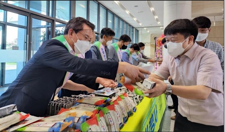 '8월 18일은 쌀의 날'…전남농협, 농촌경제연구원서 캠페인