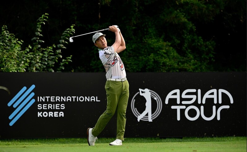 '늦깎이 신인' 전재한, 아시안투어제주대회 1R 6언더파 단독 2위(종합)