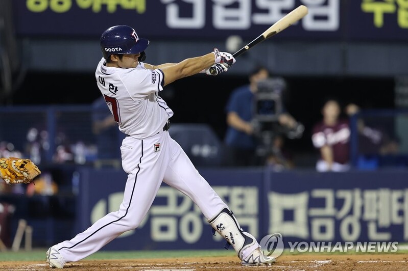 Bears beat up on Heroes to snap losing streak in KBO