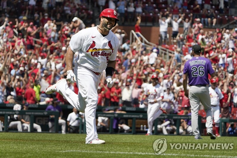 은퇴 앞둔 푸홀스, 데뷔 첫 대타 만루홈런…통산 690홈런