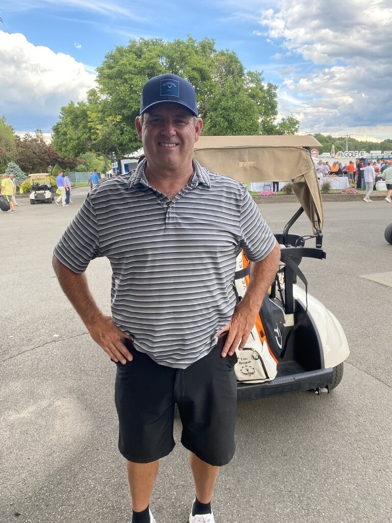 항만 노동자 보그, 차에서 자고 PGA 챔피언스투어 예선 8언더파