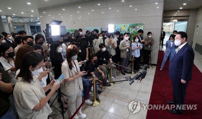 Yoon promises to prevent similar tragedies after deaths of mother, 2 daughters