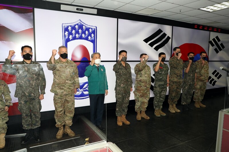 Defense chief visits wartime command bunker to encourage allied troops