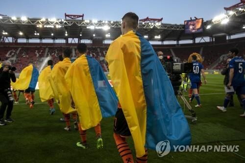 전쟁통에도 리그?…우크라 축구영웅 "종전 후 삶을 꿈꾸게 해줘"