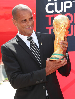 [Moment to Focus] FIFA World Cup Trophy arrives in Seoul on global tour