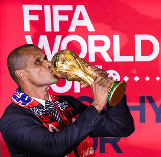 [Moment to Focus] FIFA World Cup Trophy arrives in Seoul on global tour