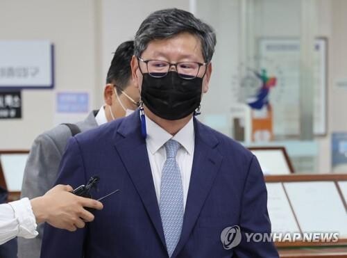 Ex-vice justice minister convicted for assaulting taxi driver