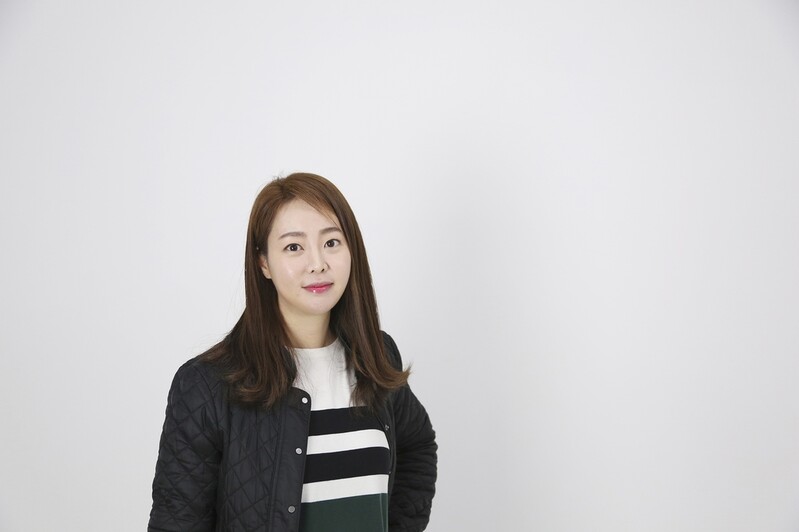 일러스트레이터 흑요석 "한복 입은 서양동화, 재밌지 않나요?"