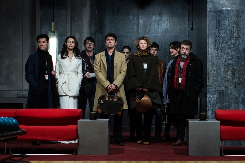 다양한 언어로 버무린 심리 스릴러…영화 '9명의 번역가'