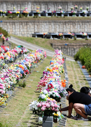 [K-Geography] Remembering late family ahead of Chuseok