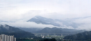 [K-Geography] Mountain range shrouded in fog
