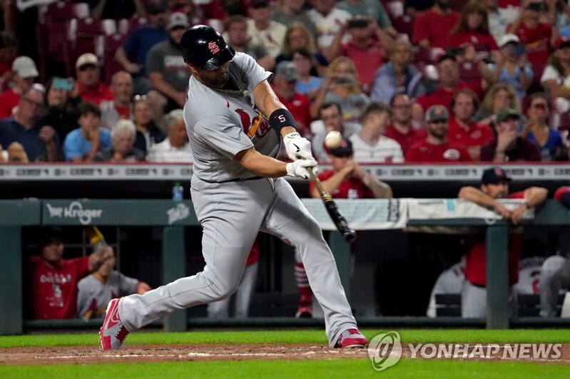 푸홀스, 투수 450명 상대로 홈런…본즈 제치고 MLB 신기록