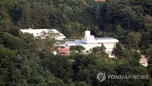 Neighborhood of new presidential residence designated as military facility protection zone