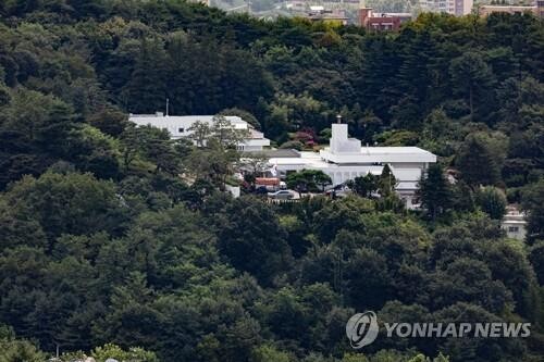 Yoon likely to move into new residence early next month