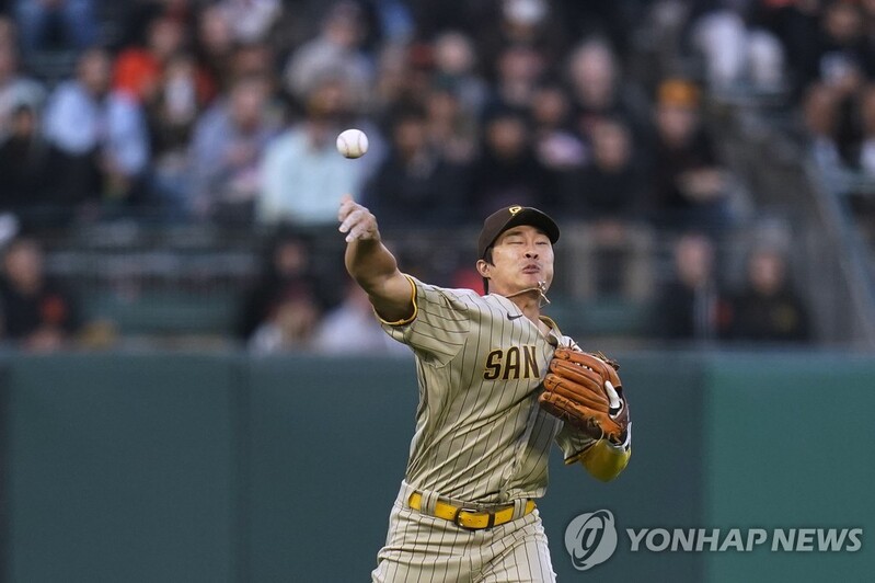 김하성, '출근 도장'처럼 안타에 호수비 적립…팀 승리에 일조