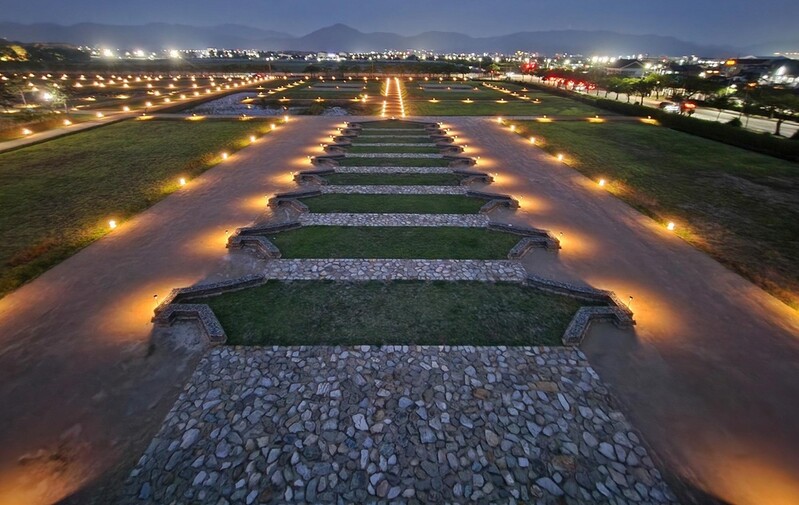 경주 야경 명소 탄생…황룡사지 조명등 설치 마무리