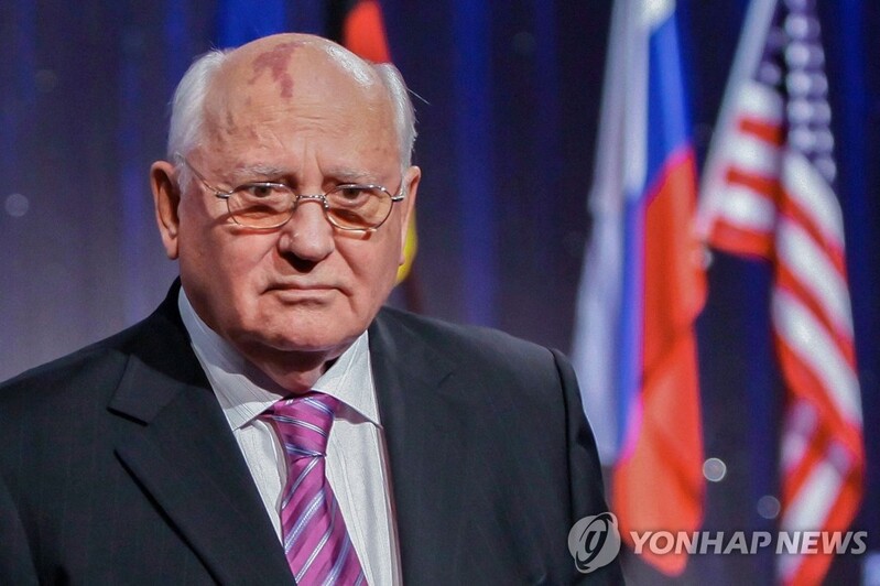 Yoon sends condolences over death of ex-Soviet leader Gorbachev