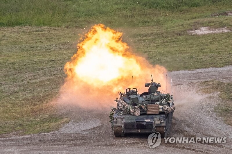 (LEAD) S. Korea, U.S. flaunt combined firepower in large-scale field exercise amid N.K. threats