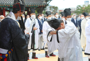 [K-Geography] Traditional ceremony in honor of Confucian sages