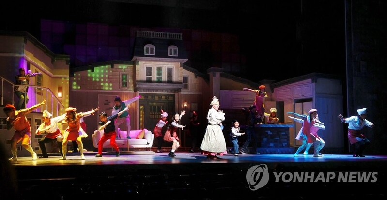 베일 벗은 '미세스 다웃파이어'…"제대로 한국화된 코미디"