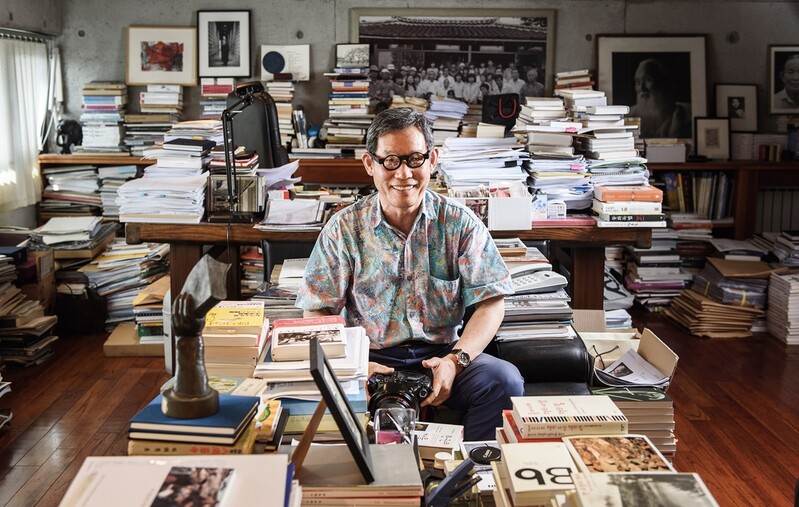 '46년 출판 외길' 김언호 한길사 대표, 파주서 책 사진전