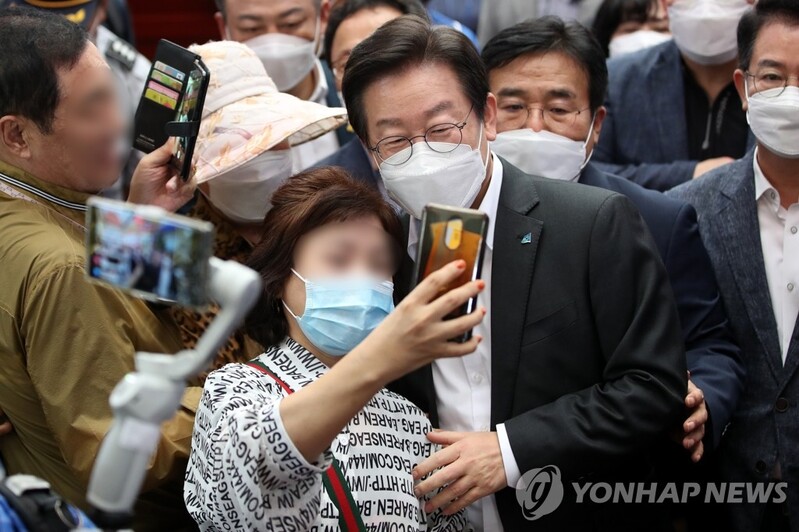 DP leader ranks 1st in favorability poll on S. Korea's next leader